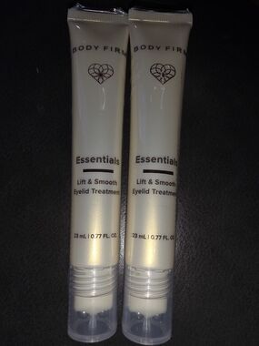 2 For 1. Body Firm Essentials Lift & Smooth Eyelid Treatment - Cream